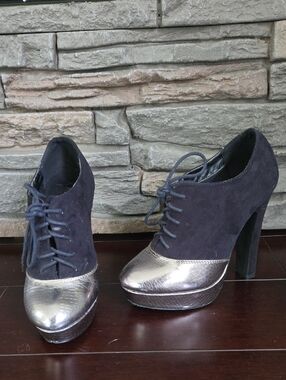 Lace-Up Platform High Heel Booties in Black and Metallic Gold F21 Size 7